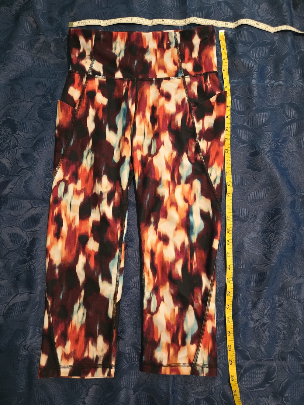 Xersion Womens Multicolor Abstract Capri Leggings - Burgundy, Teal, Orange